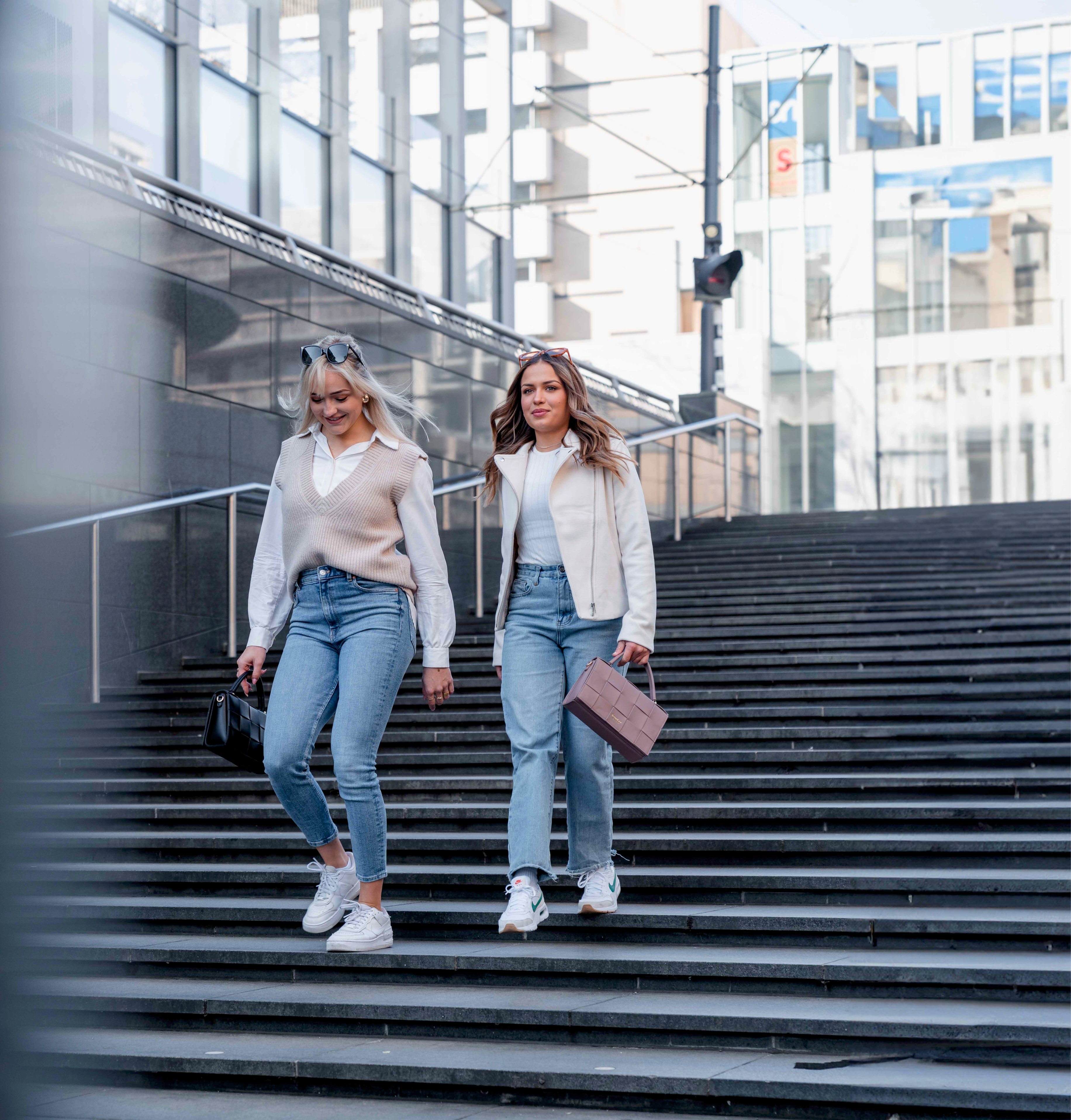 Hoe je jouw handtas kunt combineren met verschillende outfits